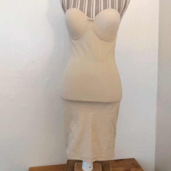 Victoria's Secret Vintage Nude Strapless Underwire Bra Slip Shapewear Size 36B - Picture 3 of 12